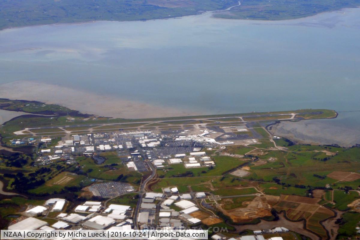 Auckland International Airport, Auckland New Zealand (NZAA) - Taken from ZK-OKM (AKL-SYD)