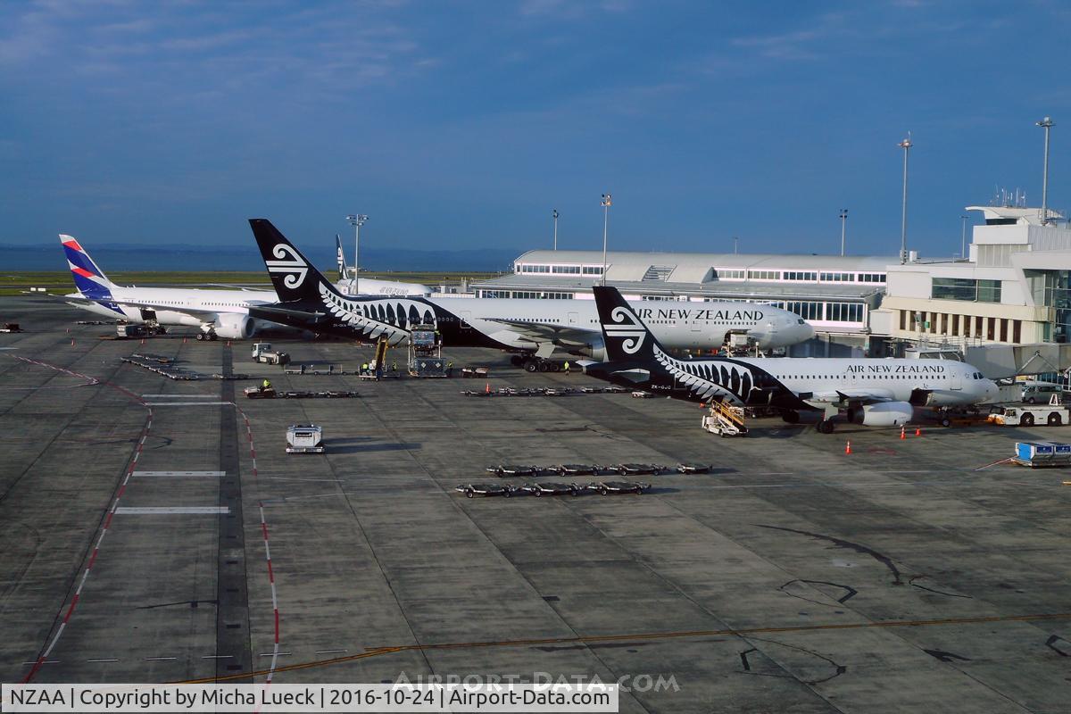 Auckland International Airport, Auckland New Zealand (NZAA) - CC-BGE, ZK-OKM and ZK-OJO getting ready for their first flights of the day