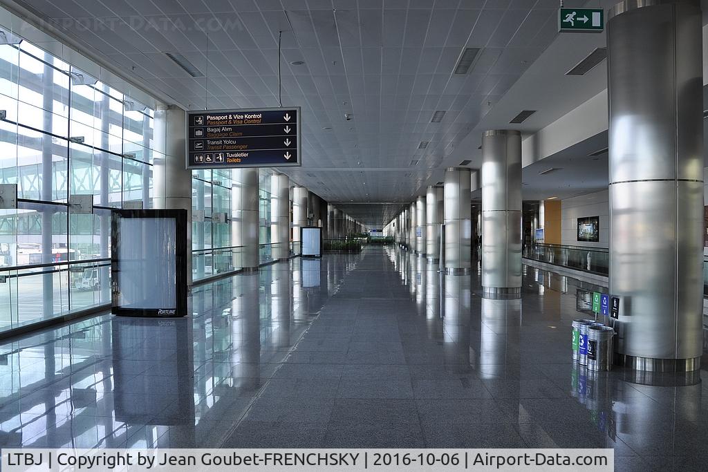 ?zmir Adnan Menderes Airport, ?zmir Turkey (LTBJ) - arrivals