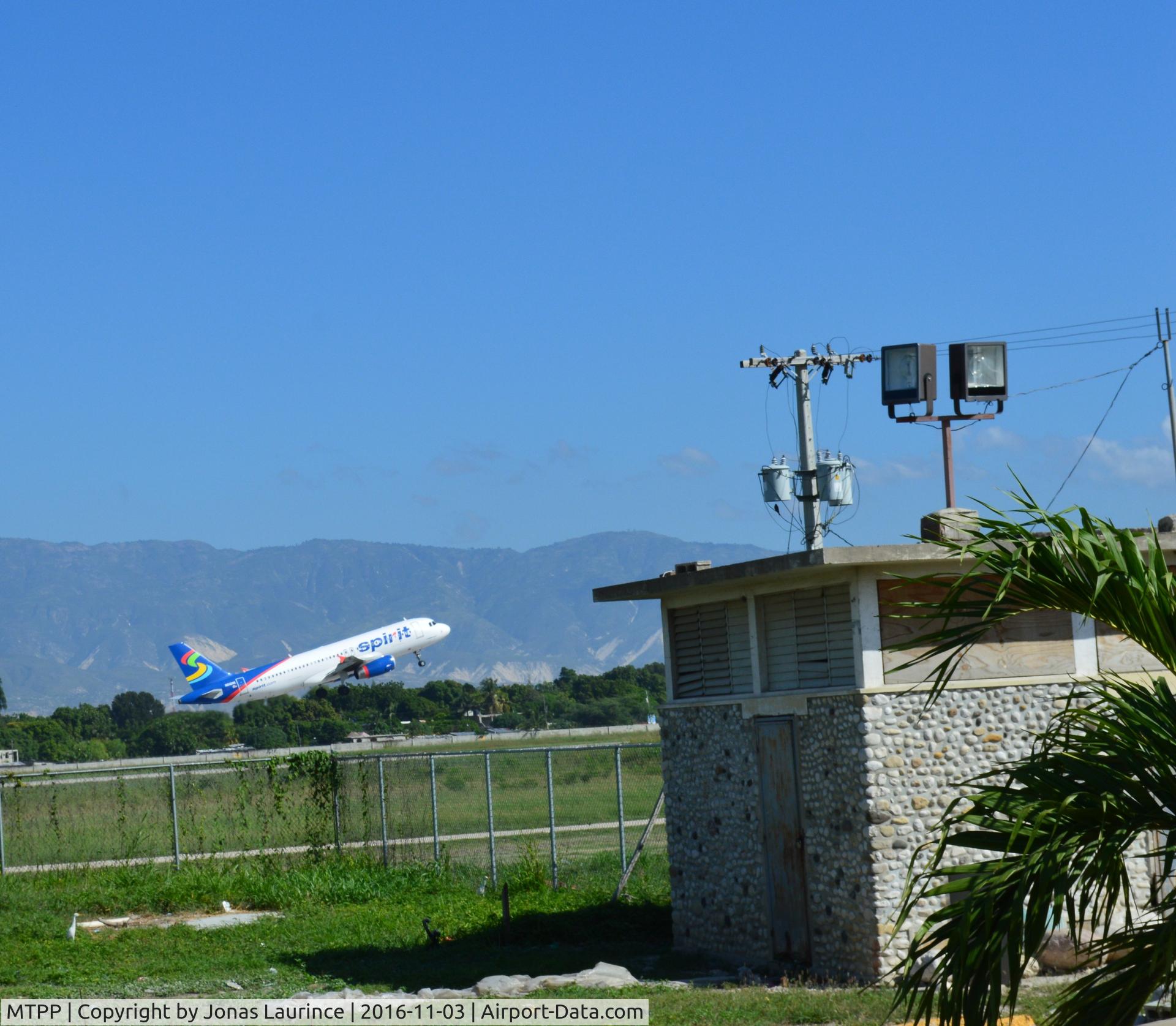 Port-au-Prince International Airport (Toussaint Louverture Int'l), Port-au-Prince Haiti (MTPP) - Spirit Aircraft take off, destination Fort Lauderdale