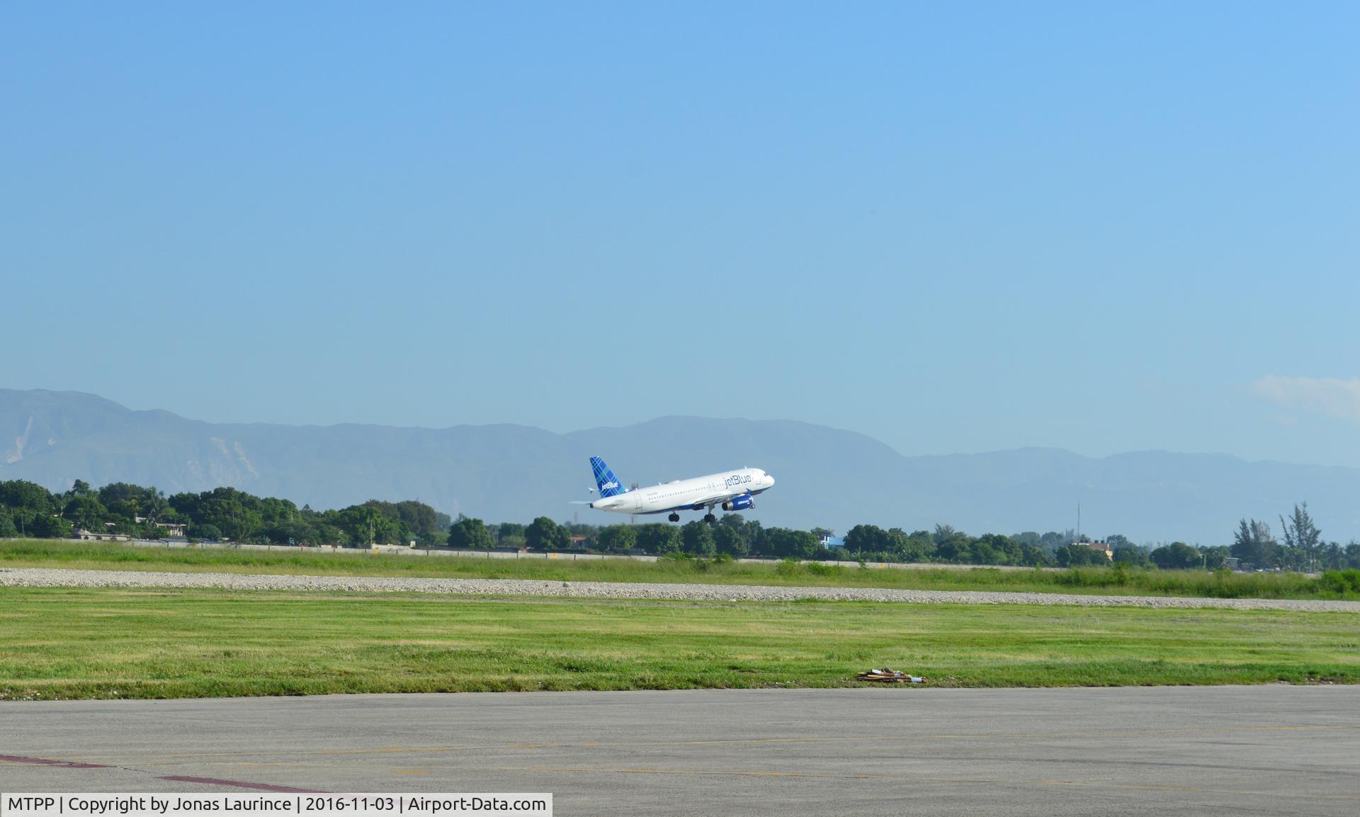 Port-au-Prince International Airport (Toussaint Louverture Int'l), Port-au-Prince Haiti (MTPP) - JetBlue Aircraft take off