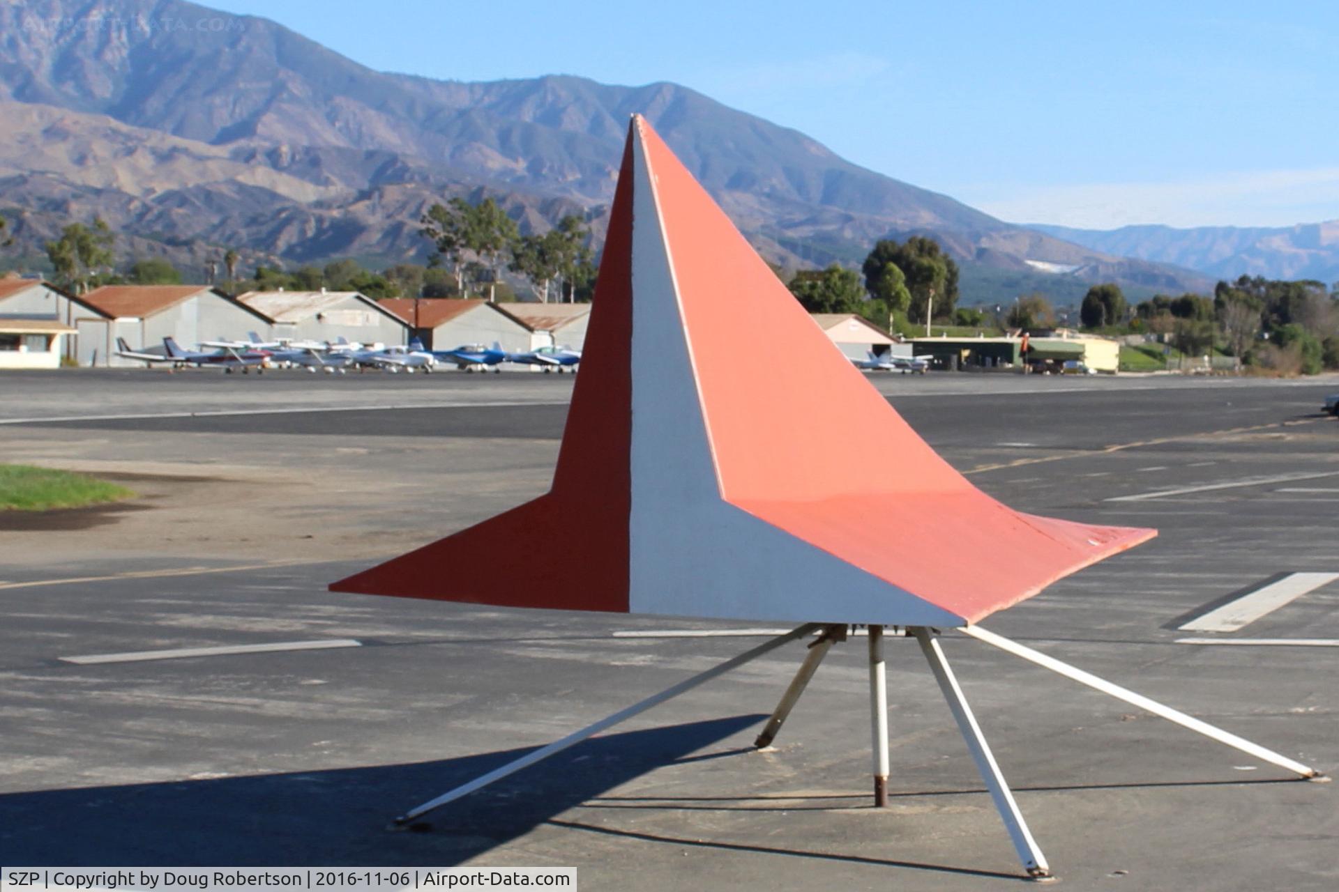 Santa Paula Airport (SZP) - Wind Tee-Tetrahedron center field SE of Rwy 04-22 adjacent Helipad-Santana winds today