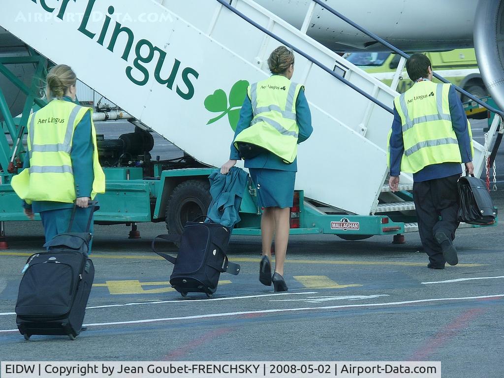 Dublin International Airport, Dublin Ireland (EIDW) - crew Aer Lingus boarding