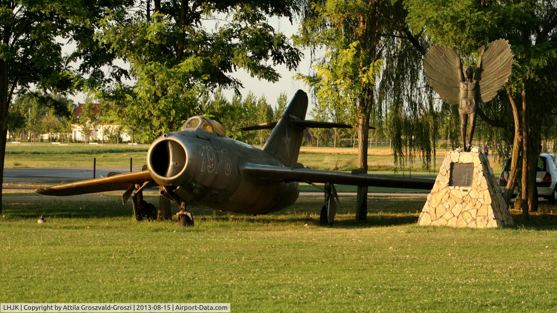 LHJK Airport - Jakabszállás Airport, Hungary