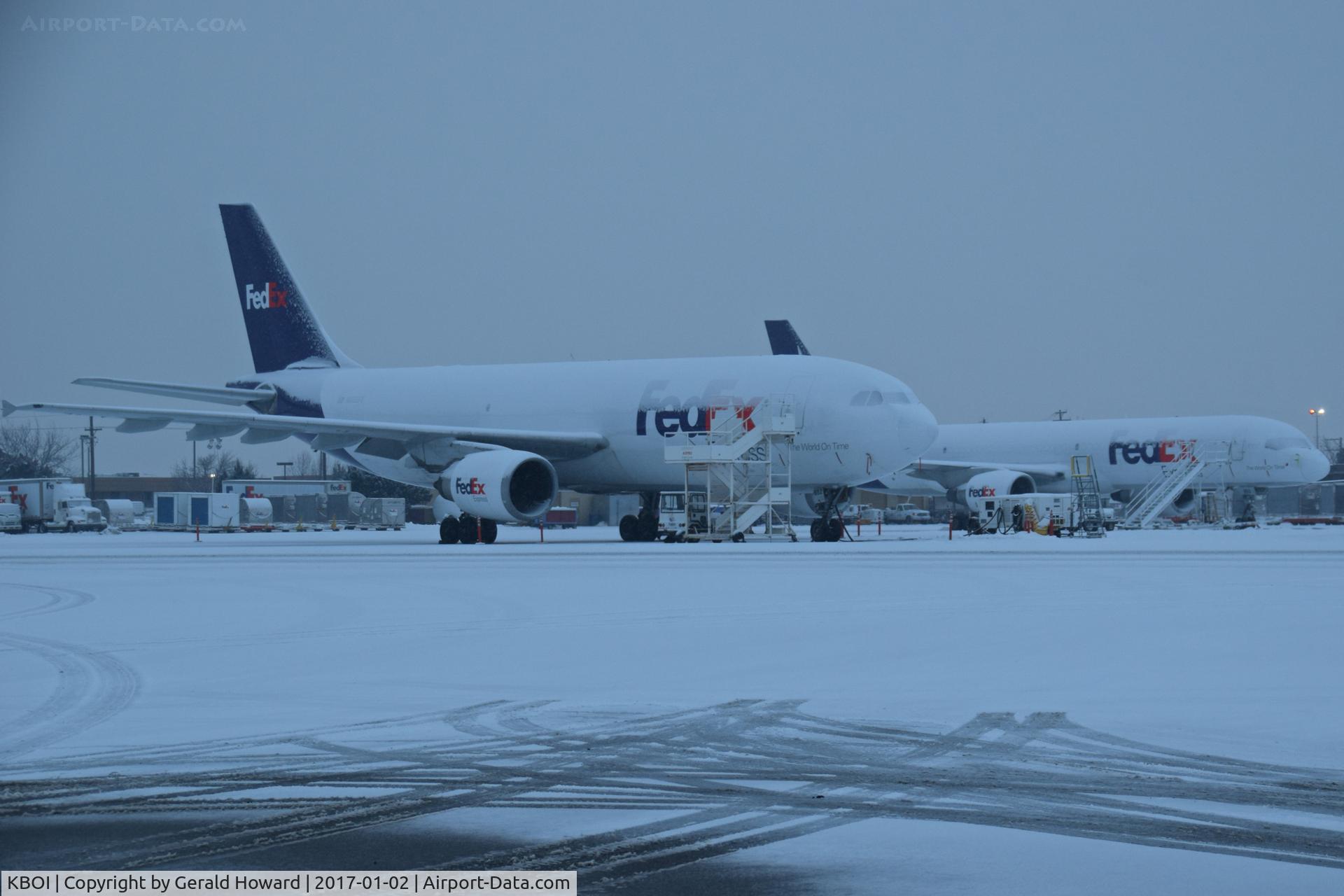 Boise Air Terminal/gowen Fld Airport (BOI) - Fed Ex ramp during a snow fall. Both N652FE & N993FD happen to have had the day off.