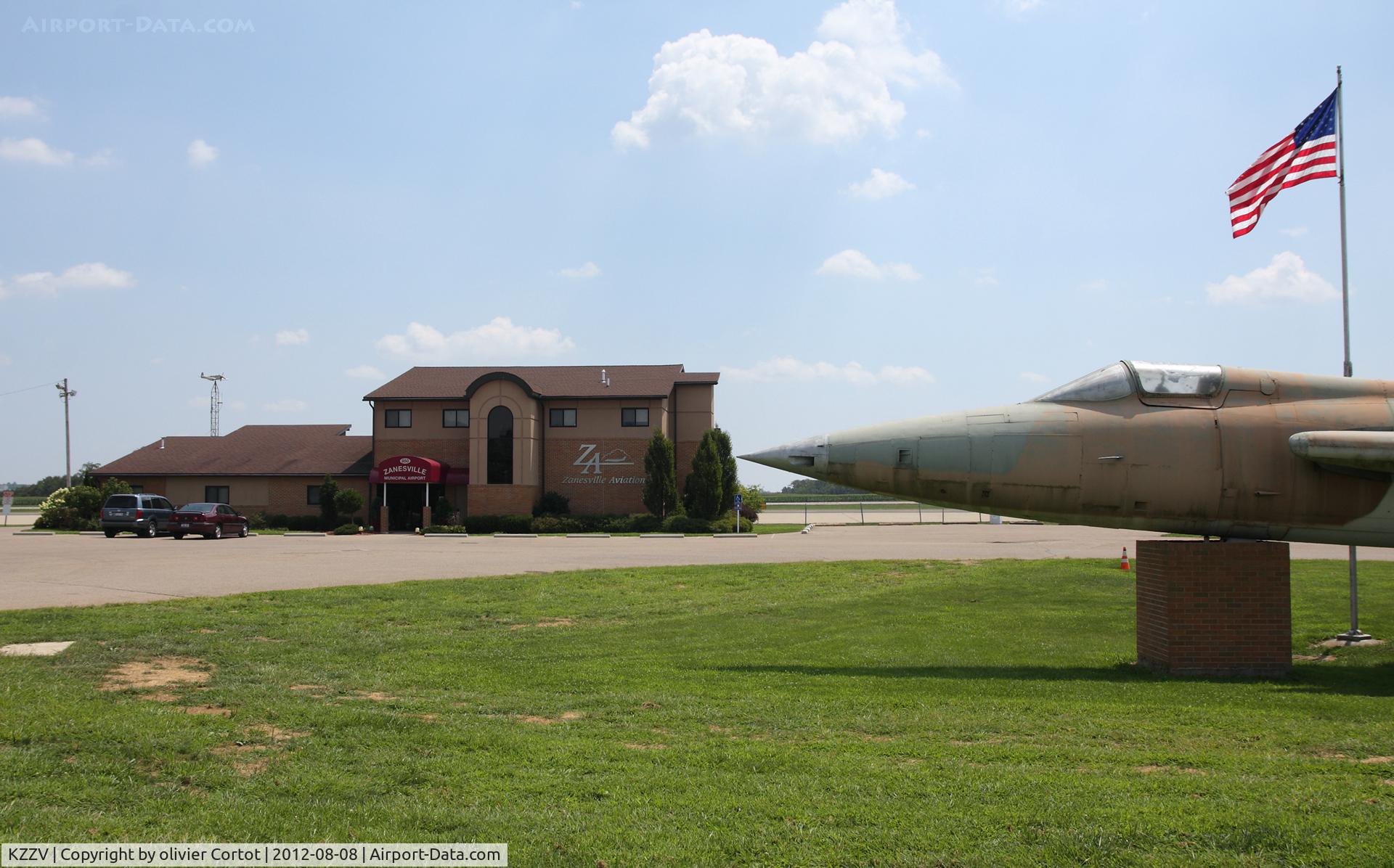 Zanesville Municipal Airport (ZZV) - The airport building