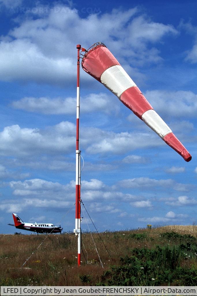 Pontivy Airport, Pontivy France (LFED) - Beech F-GGLV Air Bretagne