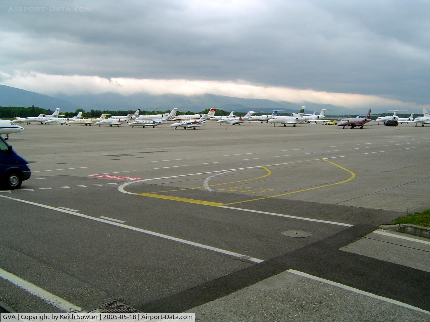 Geneva Cointrin International Airport, Geneva Switzerland (GVA) - Executive aircraft ramp