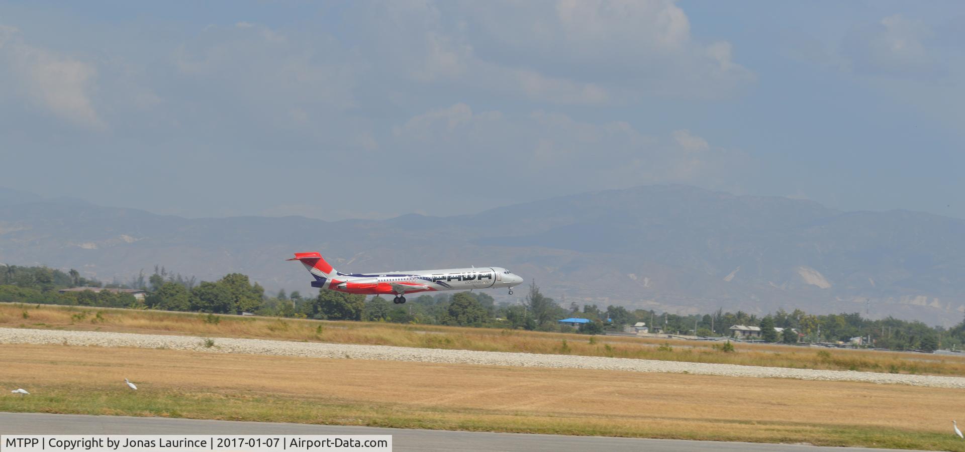 Port-au-Prince International Airport (Toussaint Louverture Int'l), Port-au-Prince Haiti (MTPP) - Aircraft PAWA Dominicana take off