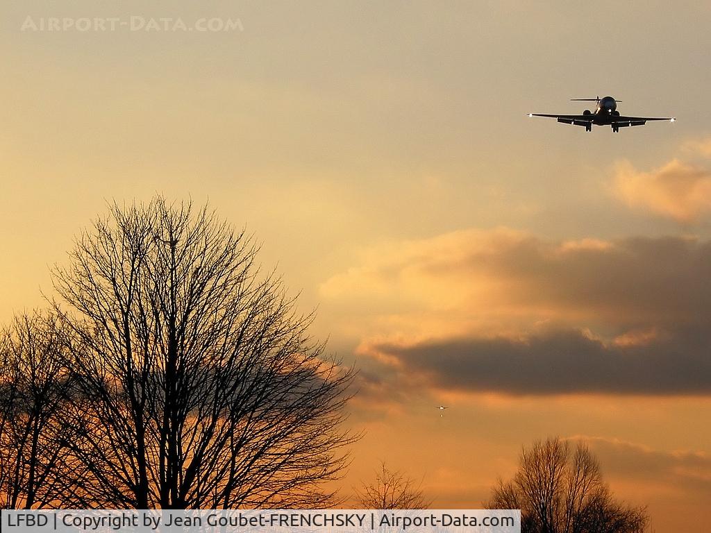 Bordeaux Airport, Merignac Airport France (LFBD) - Landing runway 23