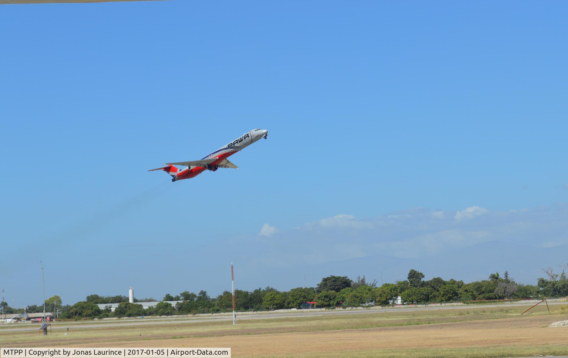 Port-au-Prince International Airport (Toussaint Louverture Int'l), Port-au-Prince Haiti (MTPP) - Aircraft PAWA Dominicana take off
