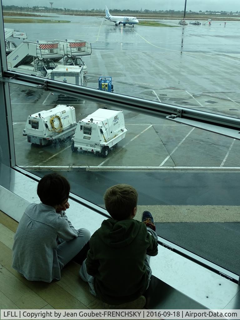 Lyon Saint-Exupéry Airport (formerly Satolas Airport), Lyon France (LFLL) - my babies spotters....