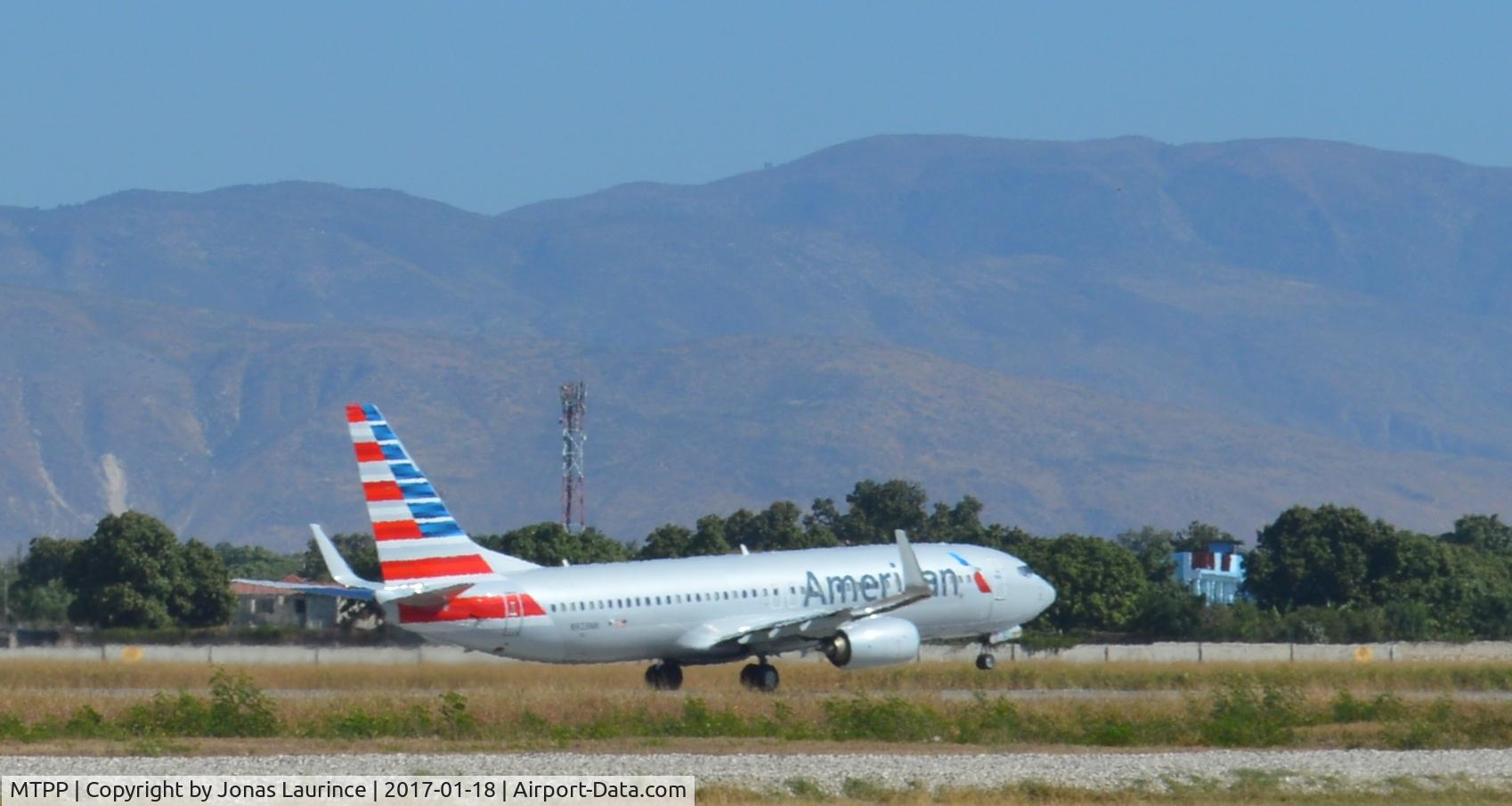 Port-au-Prince International Airport (Toussaint Louverture Int'l), Port-au-Prince Haiti (MTPP) - Aircraft American Airlines take off