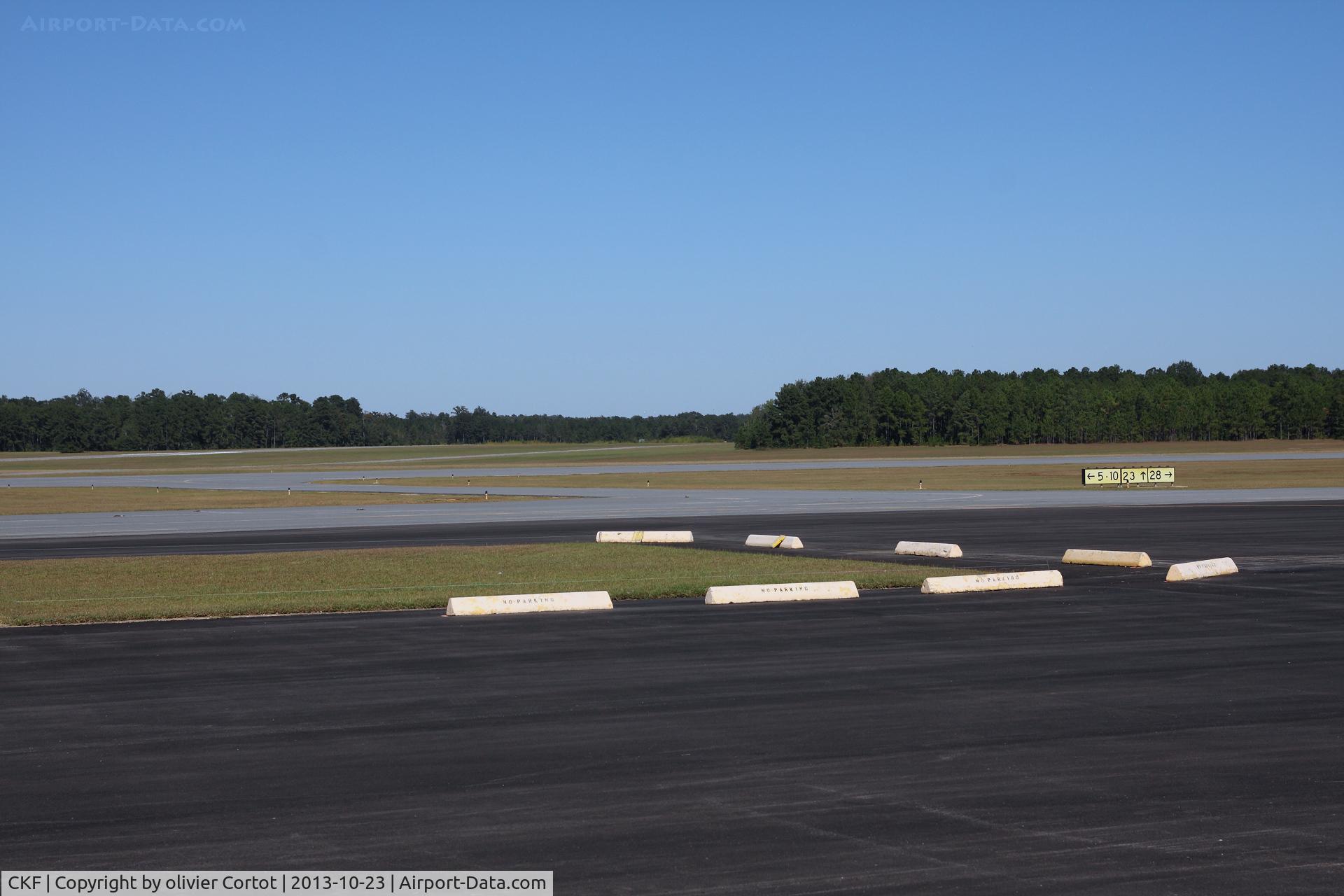 Crisp County-cordele Airport (CKF) - view on the runways