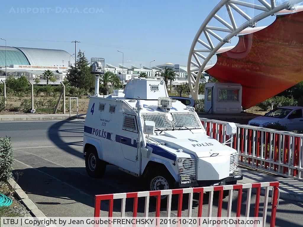?zmir Adnan Menderes Airport, ?zmir Turkey (LTBJ) - polis imdat
