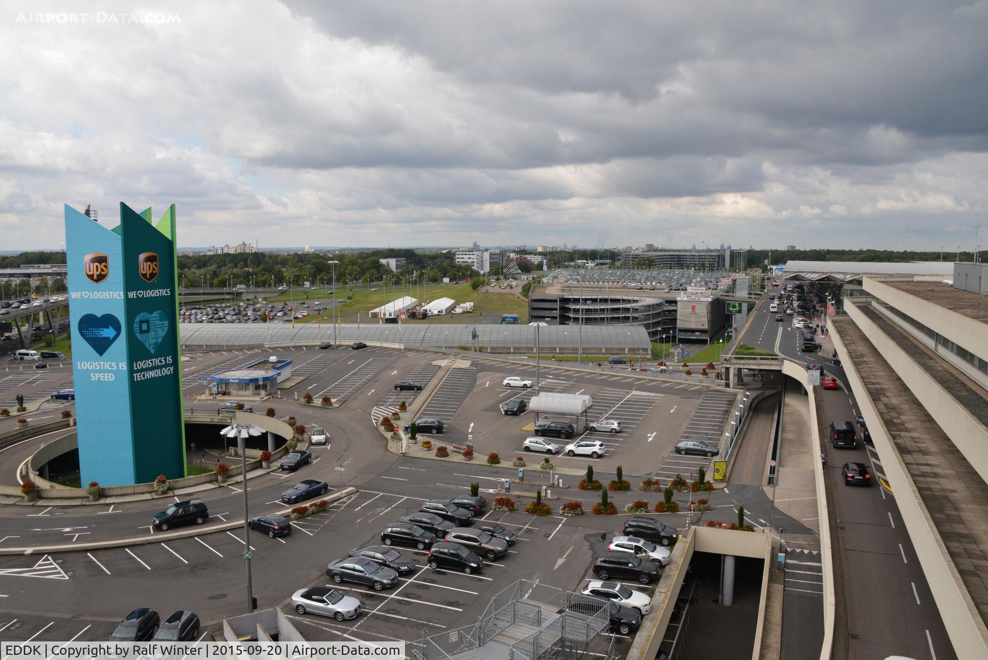 Cologne Bonn Airport, Cologne/Bonn Germany (EDDK) - Blick auf P1 und Terminal 2