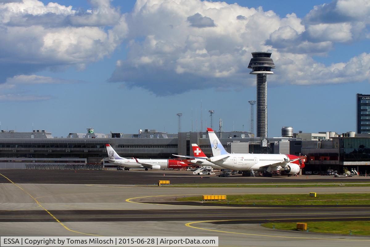 Stockholm-Arlanda Airport, Stockholm Sweden (ESSA) - LN-LNB seen while taxiing to the start