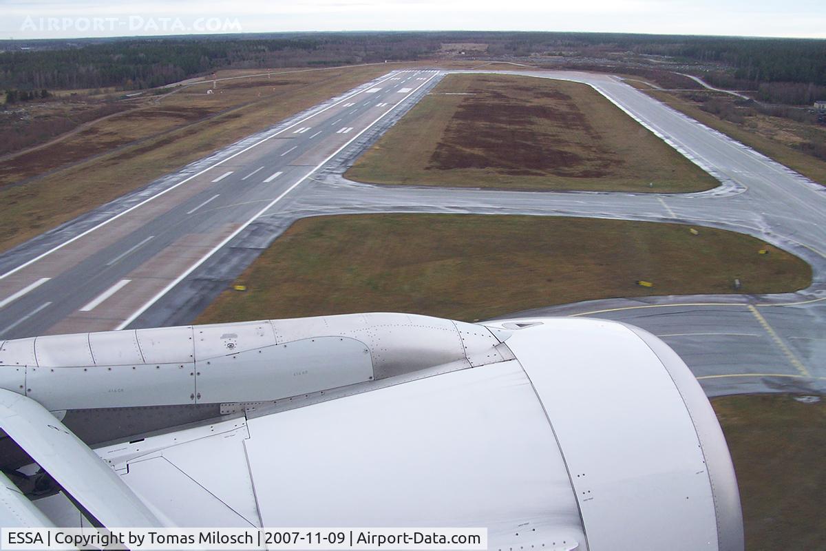 Stockholm-Arlanda Airport, Stockholm Sweden (ESSA) - Final approach to Arlanda onboard D-ABGG, Air Berlin flight from Berlin-Tegel