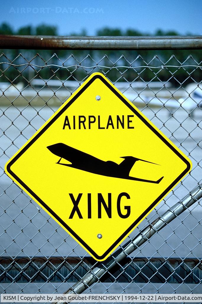 Kissimmee Gateway Airport (ISM) - Airplane Xing.....