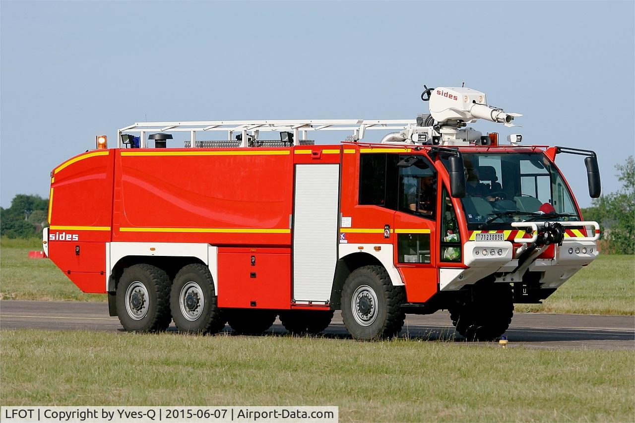 Tours Val de Loire Airport, Tours France (LFOT) - Fire truck on display, Tours-St Symphorien Air Base 705 (LFOT-TUF) Open day 2015