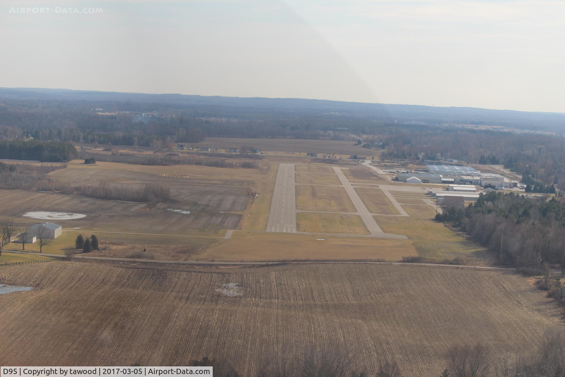 Dupont-lapeer Airport (D95) - Short final for 18