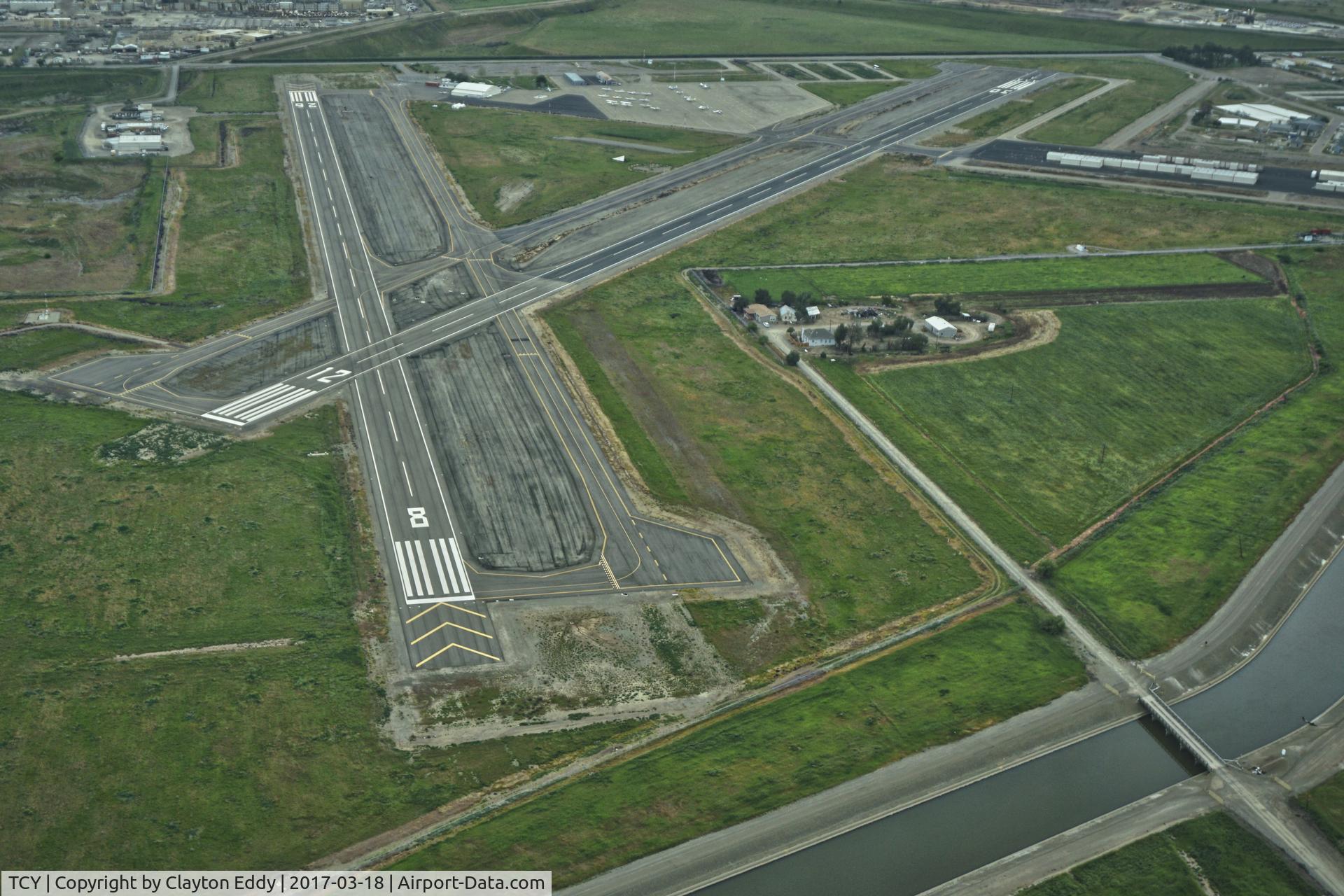 Tracy Municipal Airport (TCY) - Crosswind for runway 30.