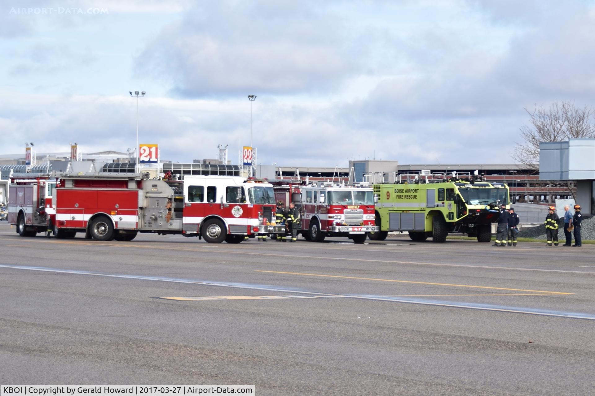 Boise Air Terminal/gowen Fld Airport (BOI) - Boise City Fire training with ARFF units.