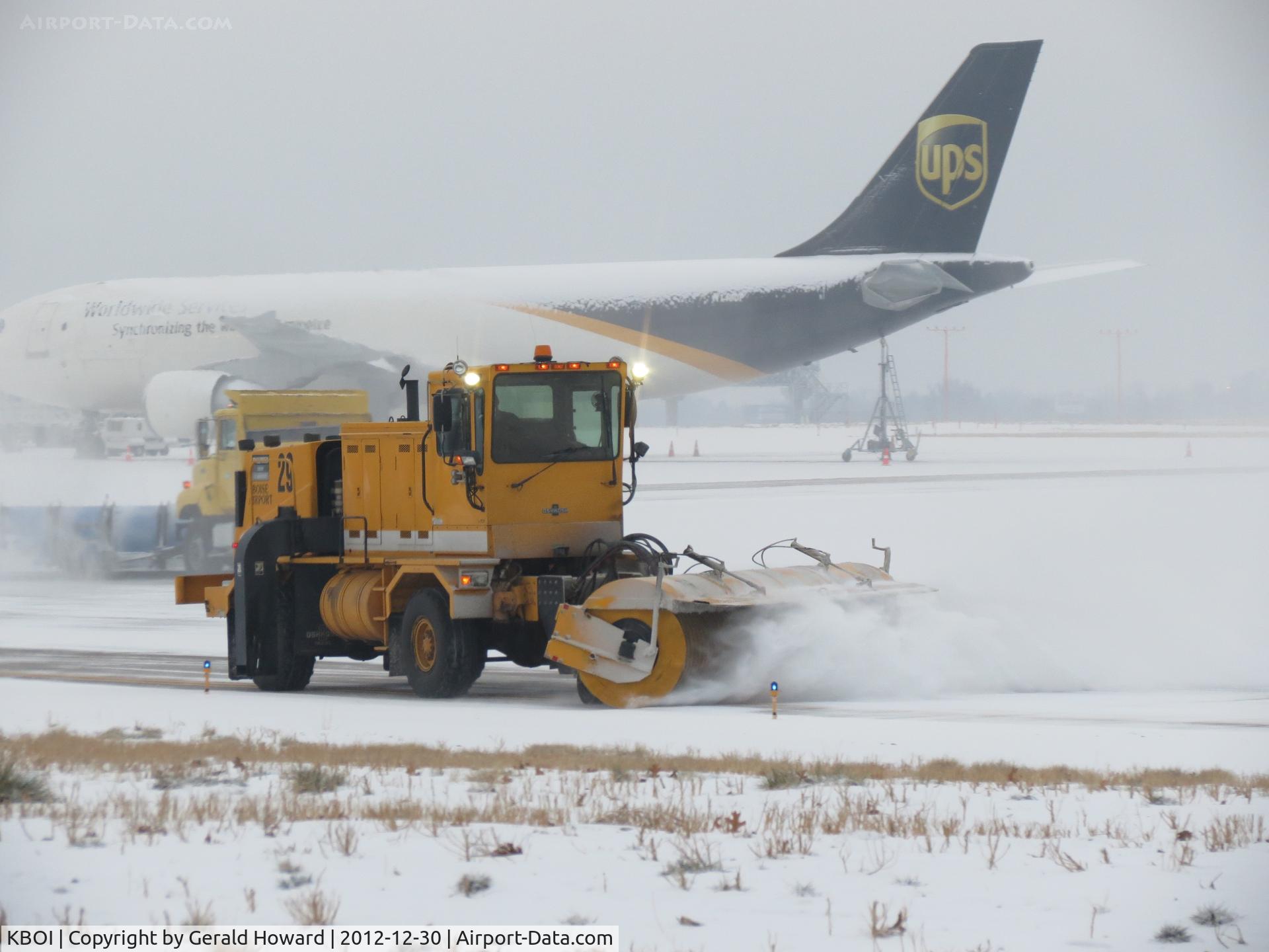 Boise Air Terminal/gowen Fld Airport (BOI) - Outside crews busy on a snow filled day.