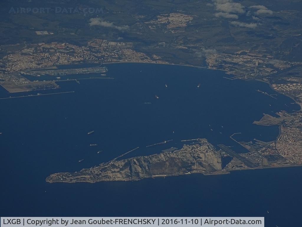 Gibraltar Airport, Gibraltar Gibraltar (LXGB) - bottom right, flight level 390 BOD to RAK
