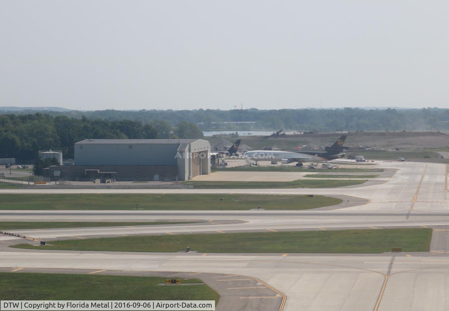 Detroit Metropolitan Wayne County Airport (DTW) - Departing Detroit