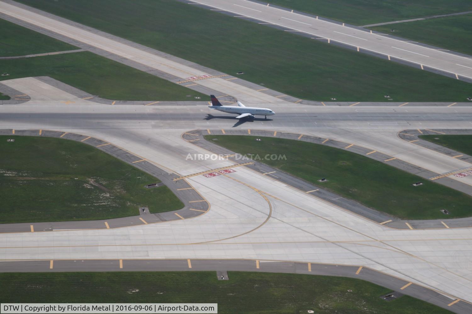 Detroit Metropolitan Wayne County Airport (DTW) - Departing Detroit