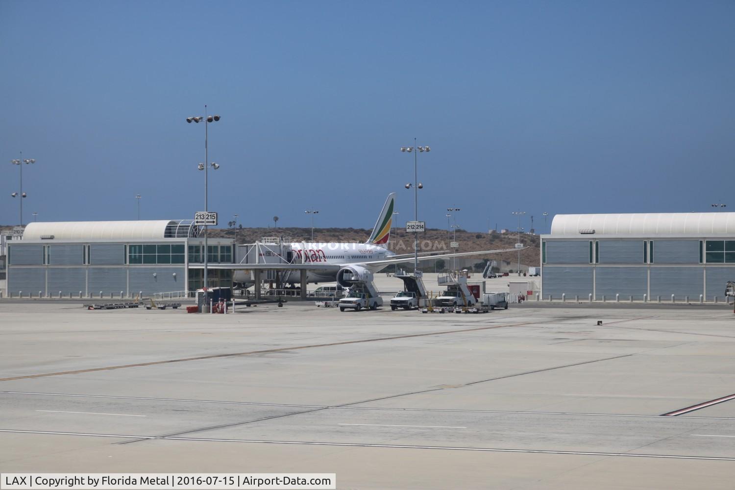 Los Angeles International Airport (LAX) - Remote parking with Ethiopian 787
