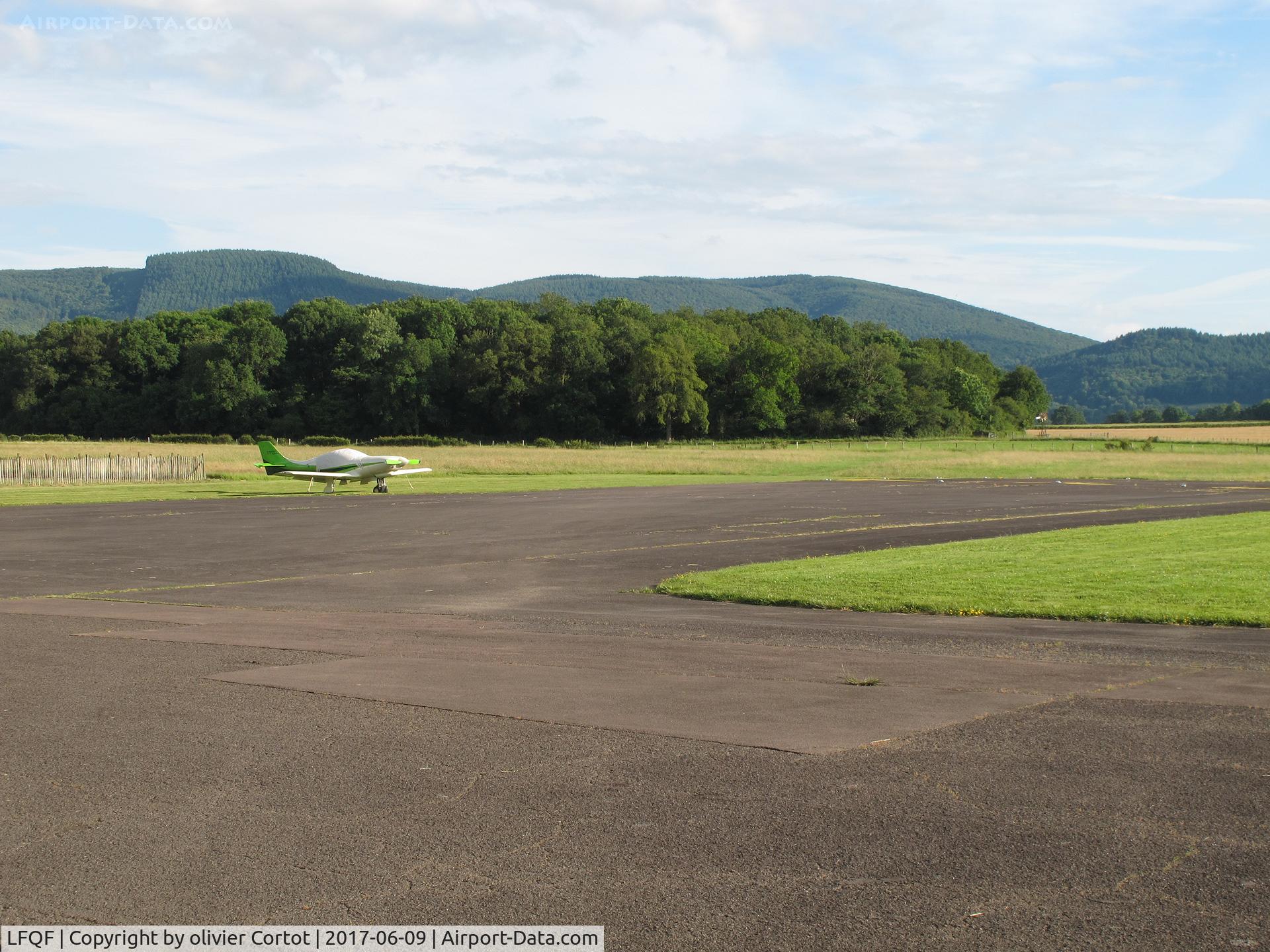 Autun Bellevue Airport, Autun France (LFQF) - the tarmac