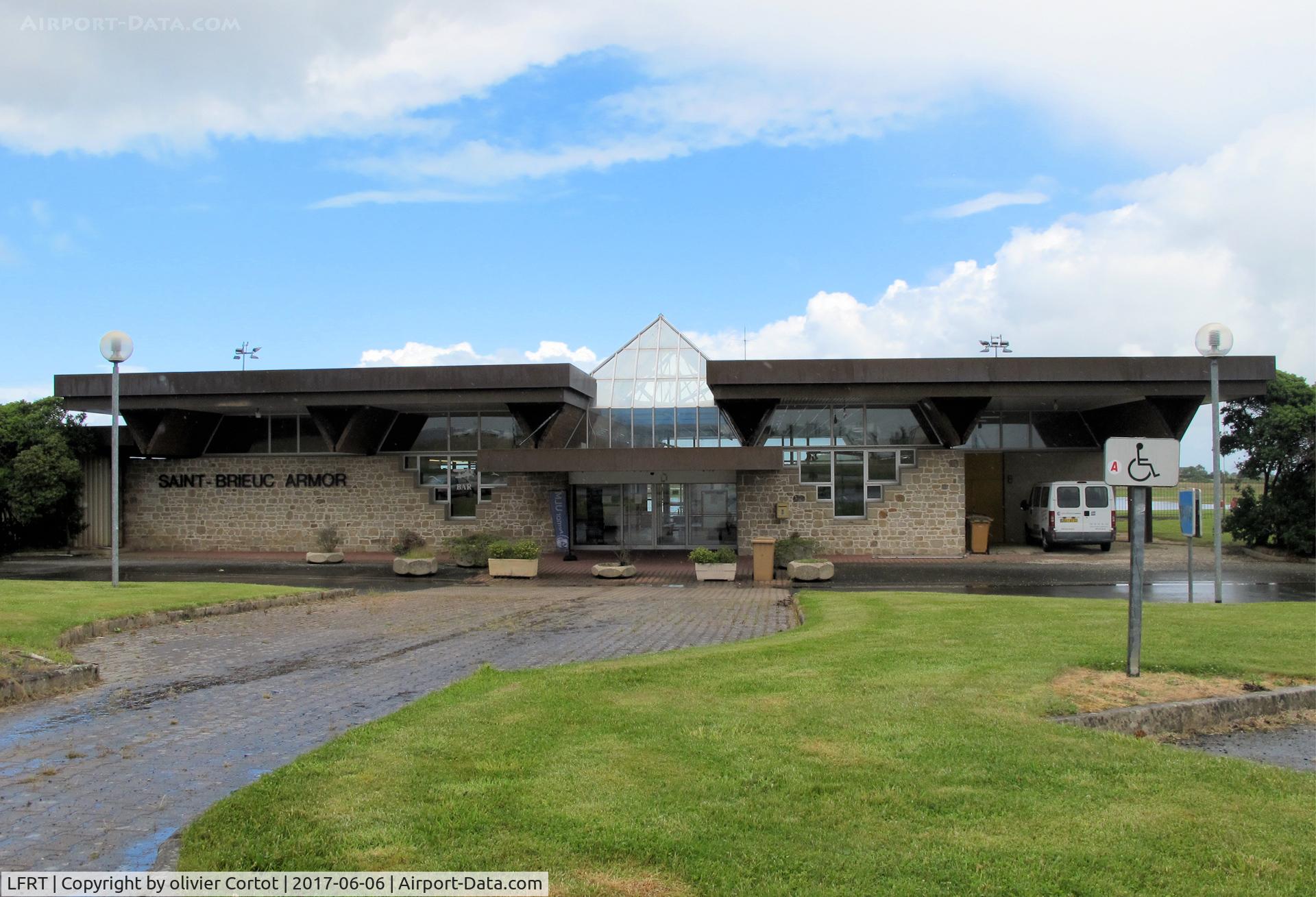 Saint-Brieuc Armor Airport, Saint-Brieuc France (LFRT) - the terminal