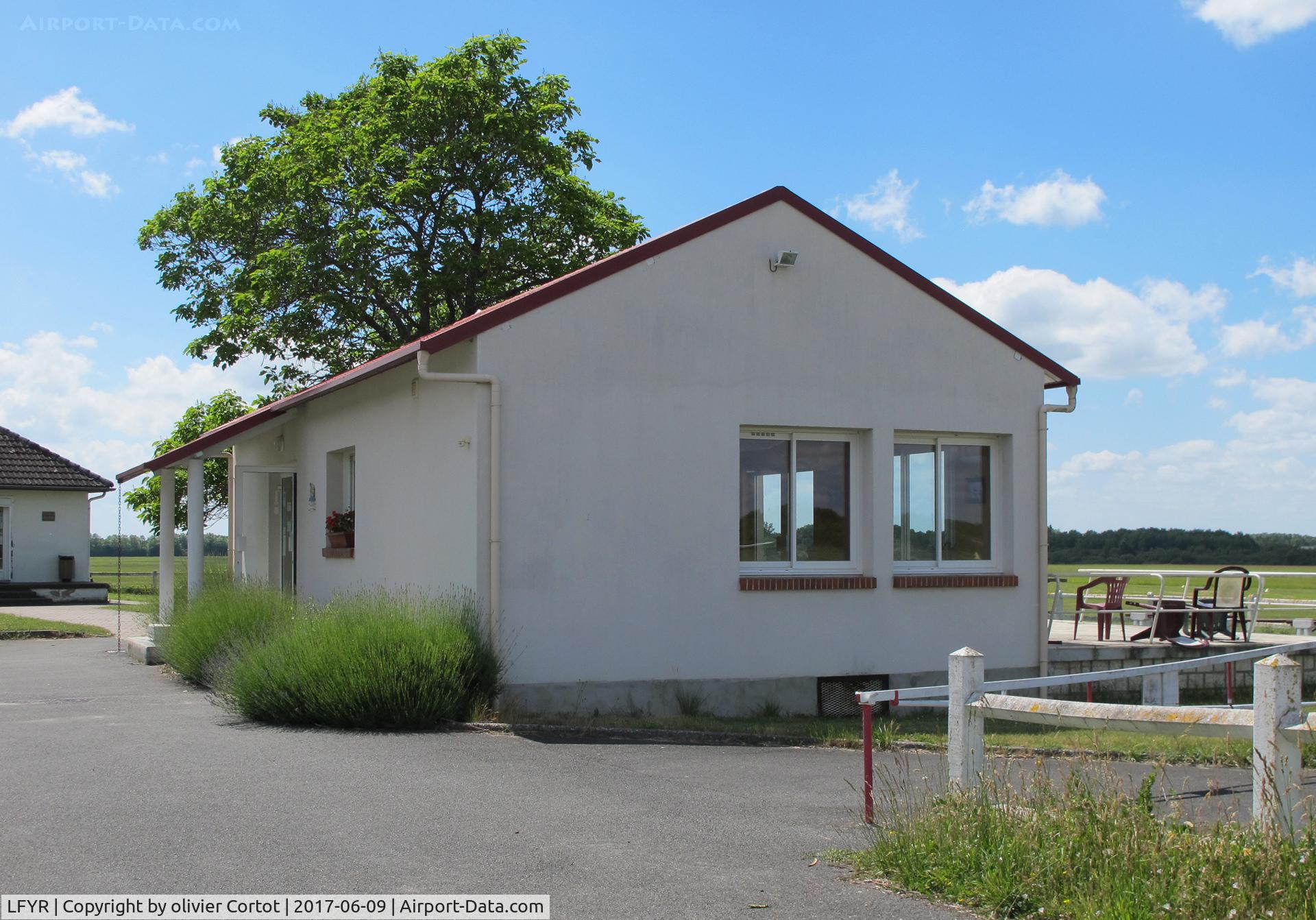 Romorantin Pruniers Airport, Romorantin France (LFYR) - the office building