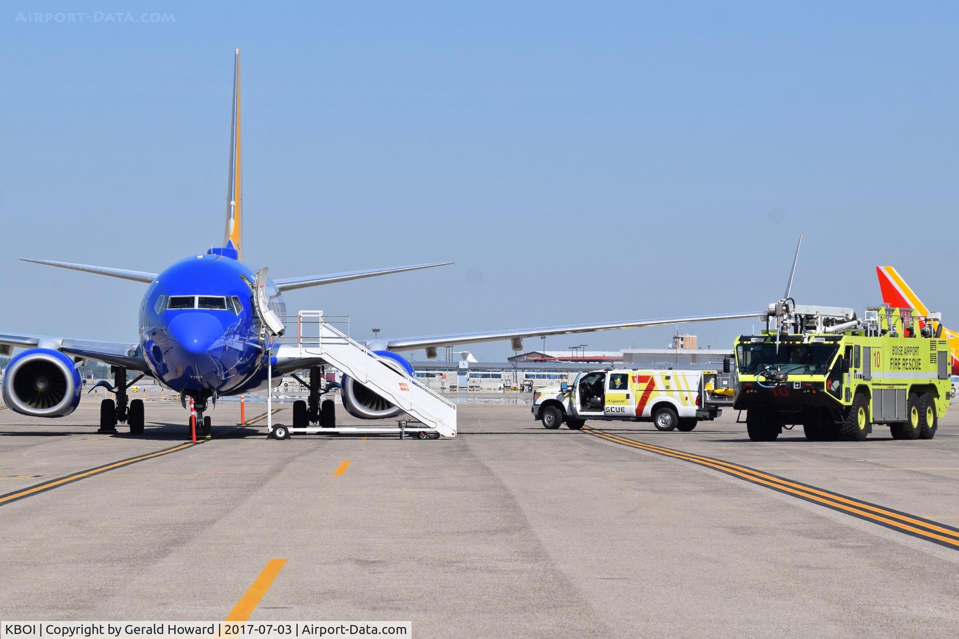 Boise Air Terminal/gowen Fld Airport (BOI) - Airport ARFF units using a Southwest jet for training.
