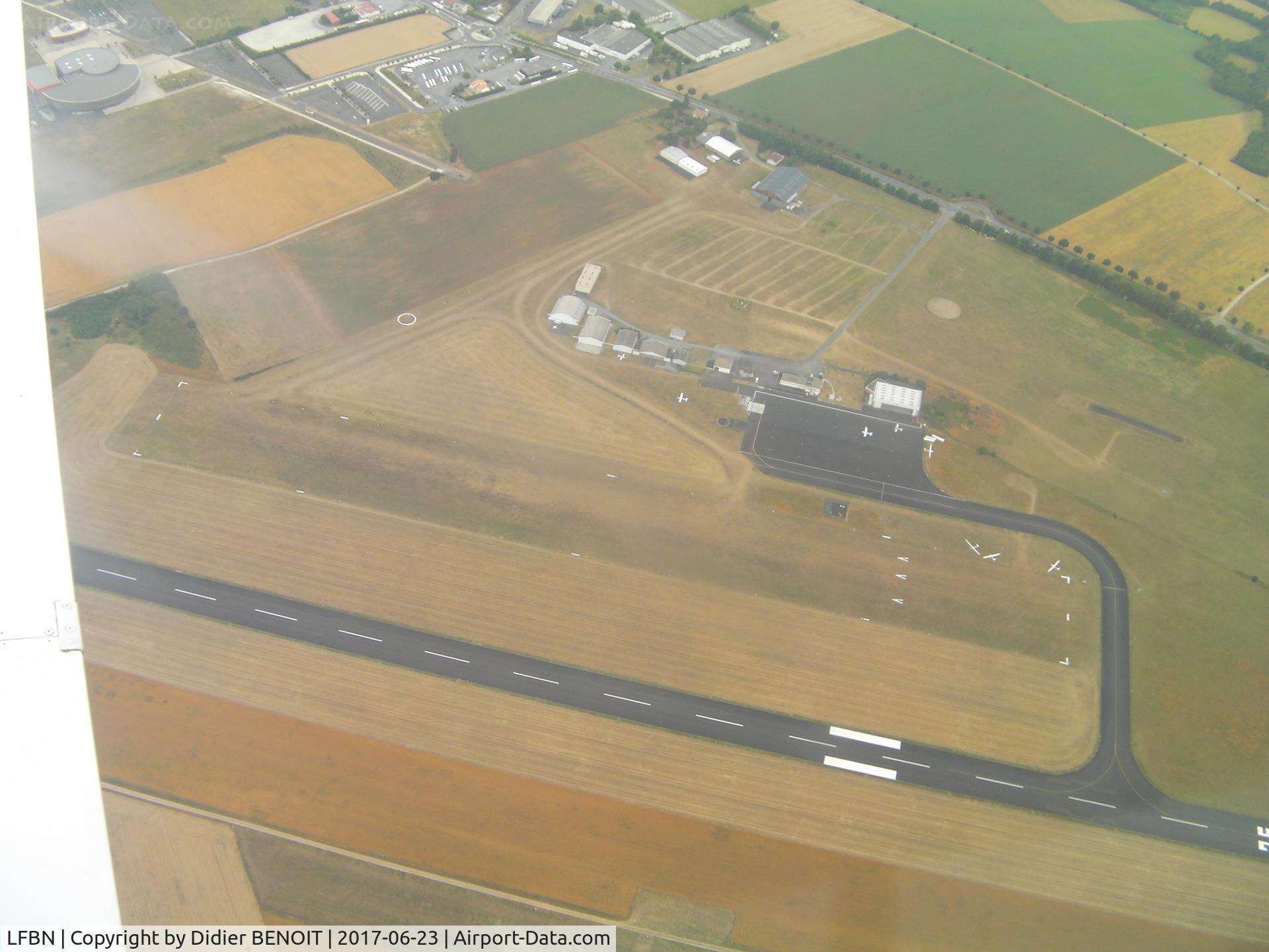 Niort Airport, Souche Airport France (LFBN) - Niort