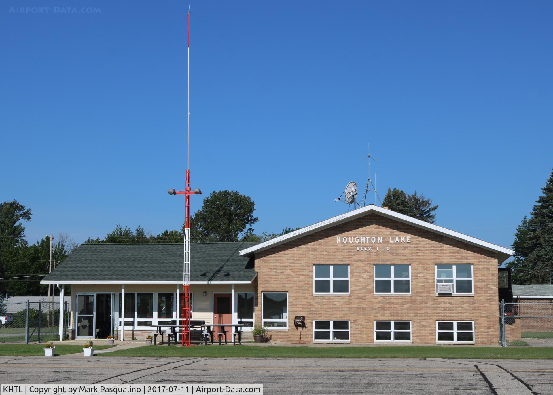 Roscommon County - Blodgett Memorial Airport (HTL) - Executive Terminal