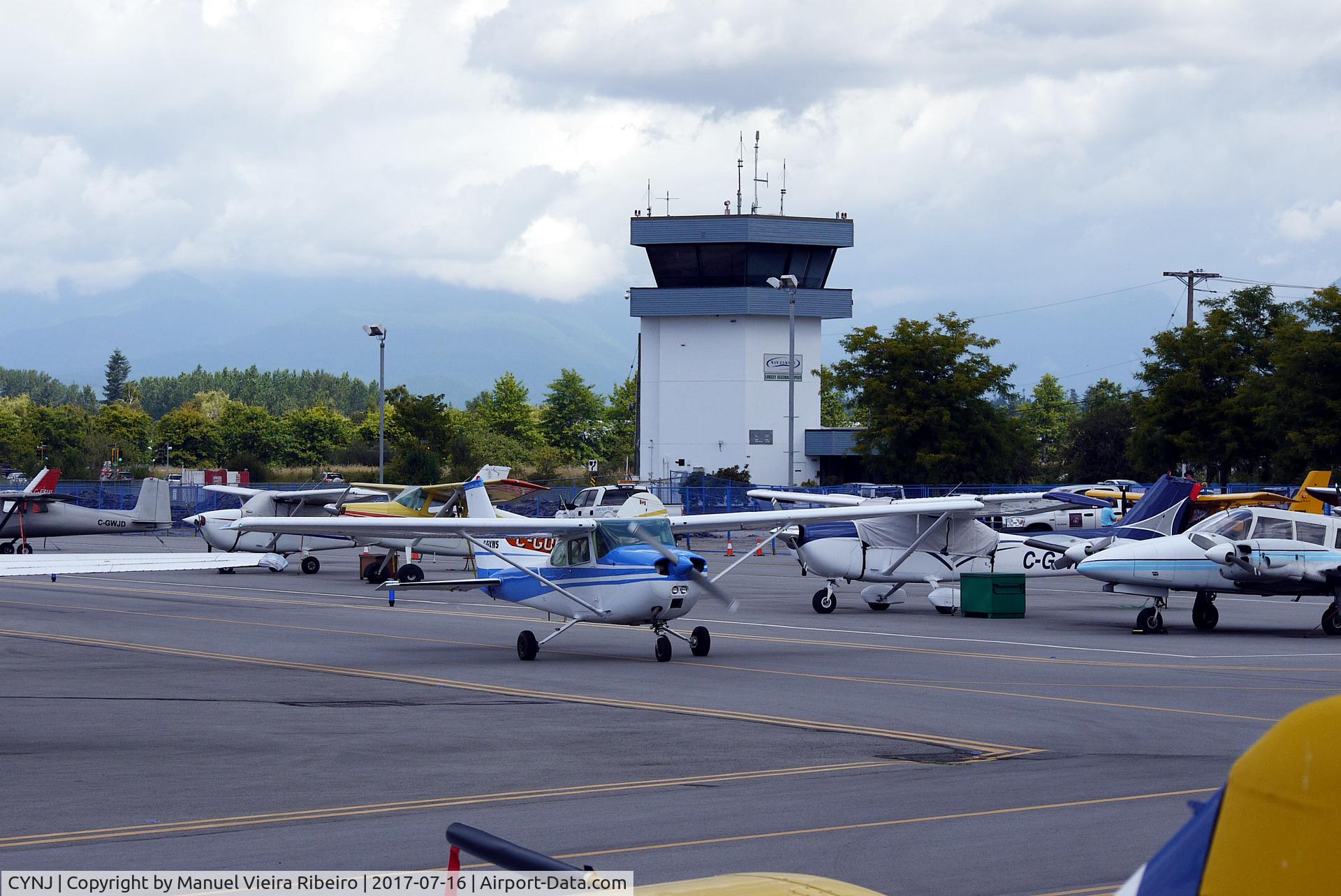 Langley Regional Airport, Langley, BC Canada (CYNJ) - Sunday activity