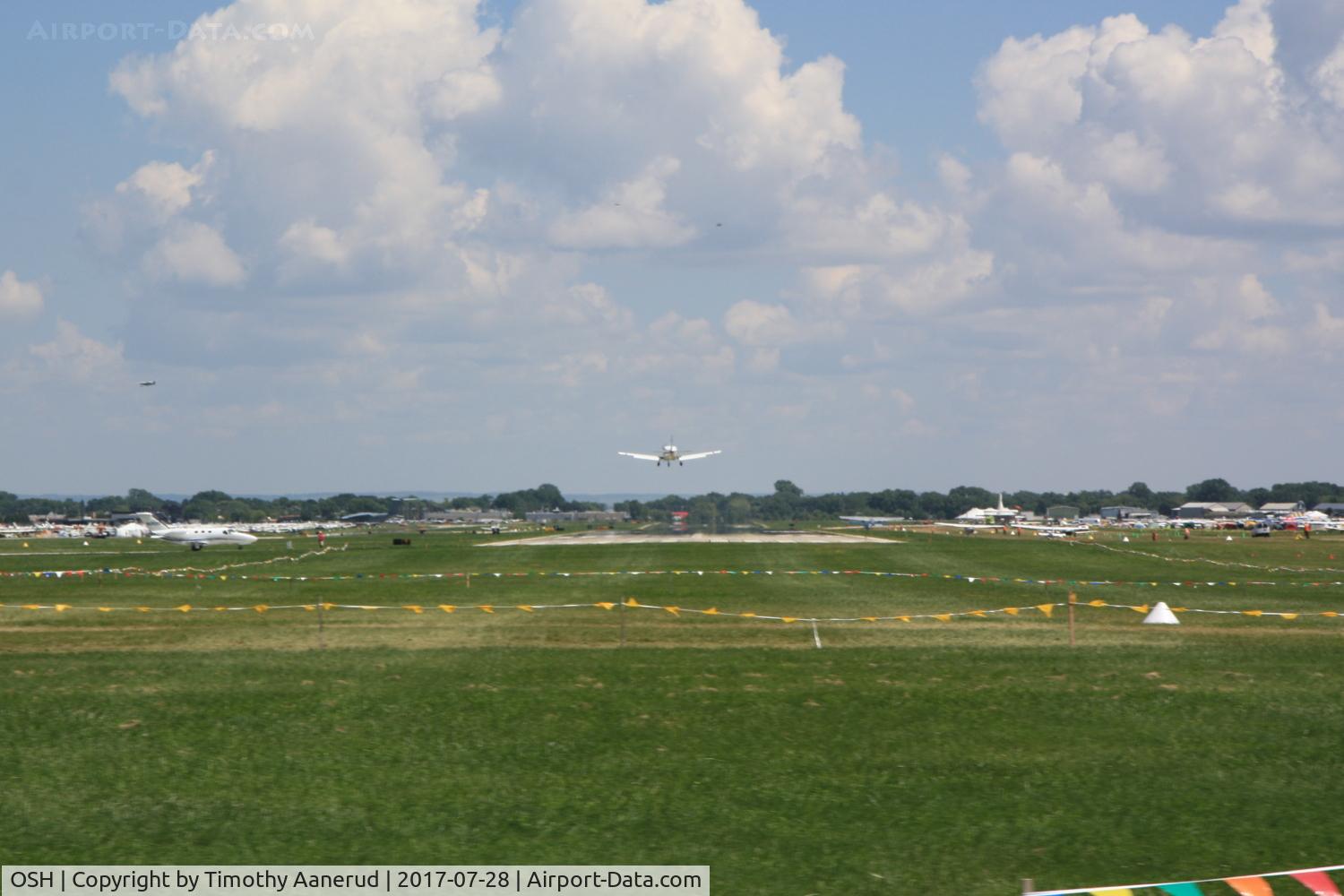 Wittman Regional Airport (OSH) - Short final on Runway 9