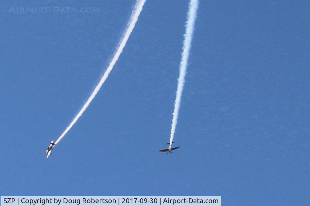 Santa Paula Airport (SZP) - N144X and N145HR doing a high near-synonymus razzle-dazzle smoke high overhead arrival before landing successively from the Rwy 22 pattern 