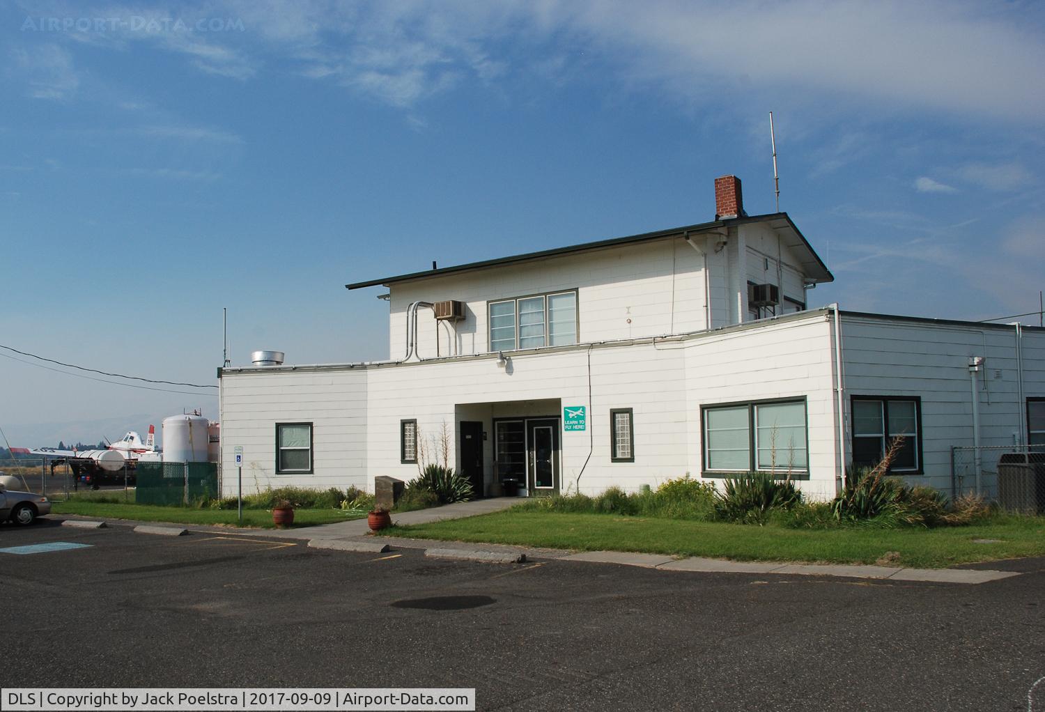 Columbia Gorge Rgnl/the Dalles Municipal Airport (DLS) - Airport office at the Dalles Muni. airport