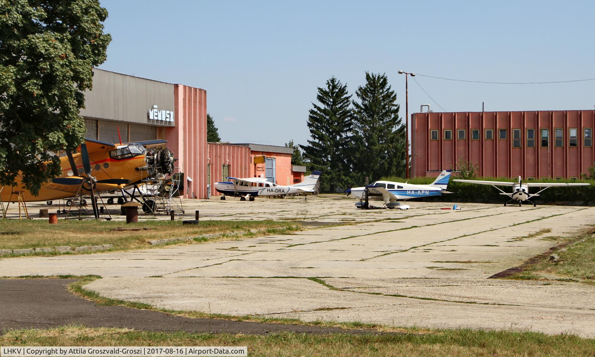 LHKV Airport - Kaposújlak Airport, Hungary