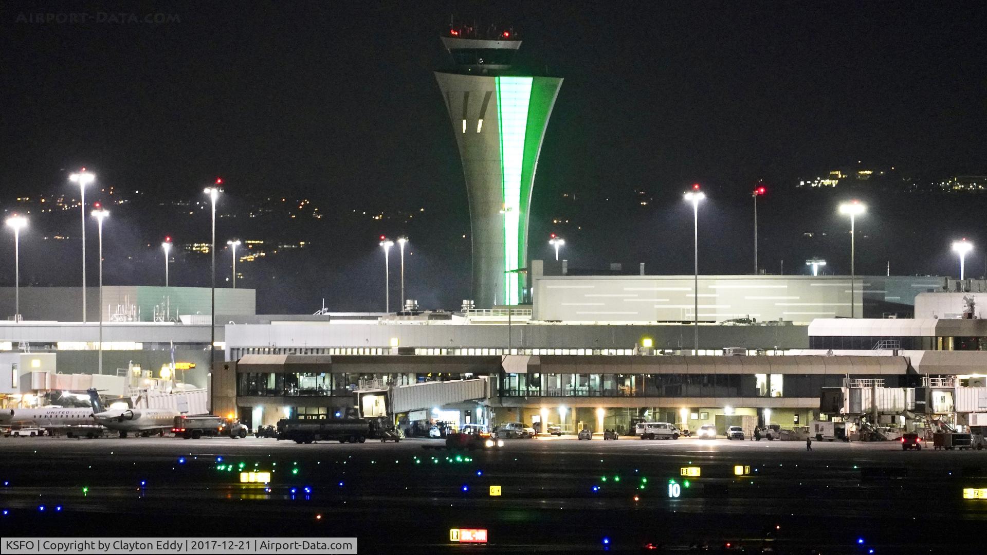 San Francisco International Airport (SFO) - Christmas colors for SFO.