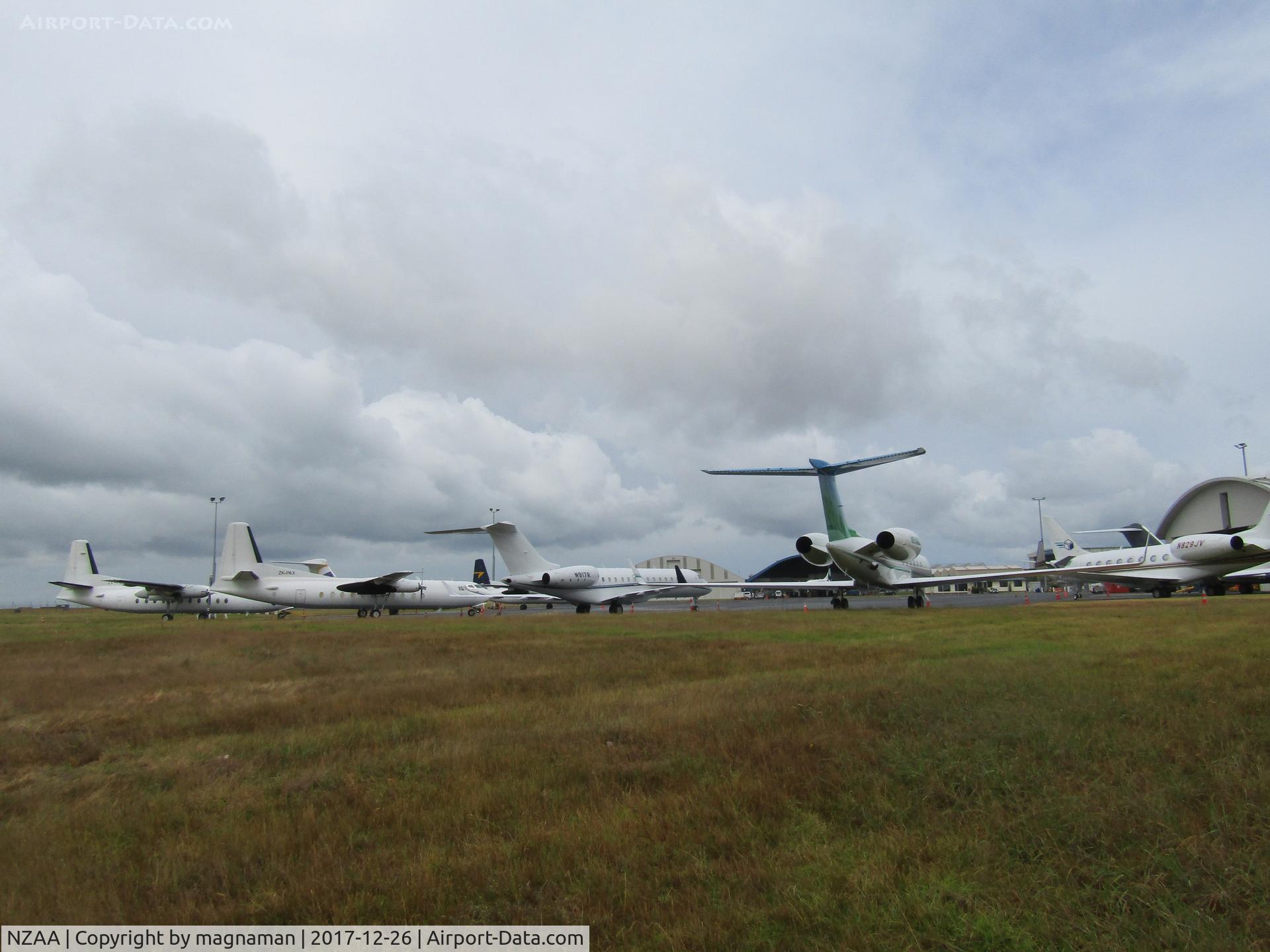 Auckland International Airport, Auckland New Zealand (NZAA) - convari apron with a few biz for christmas