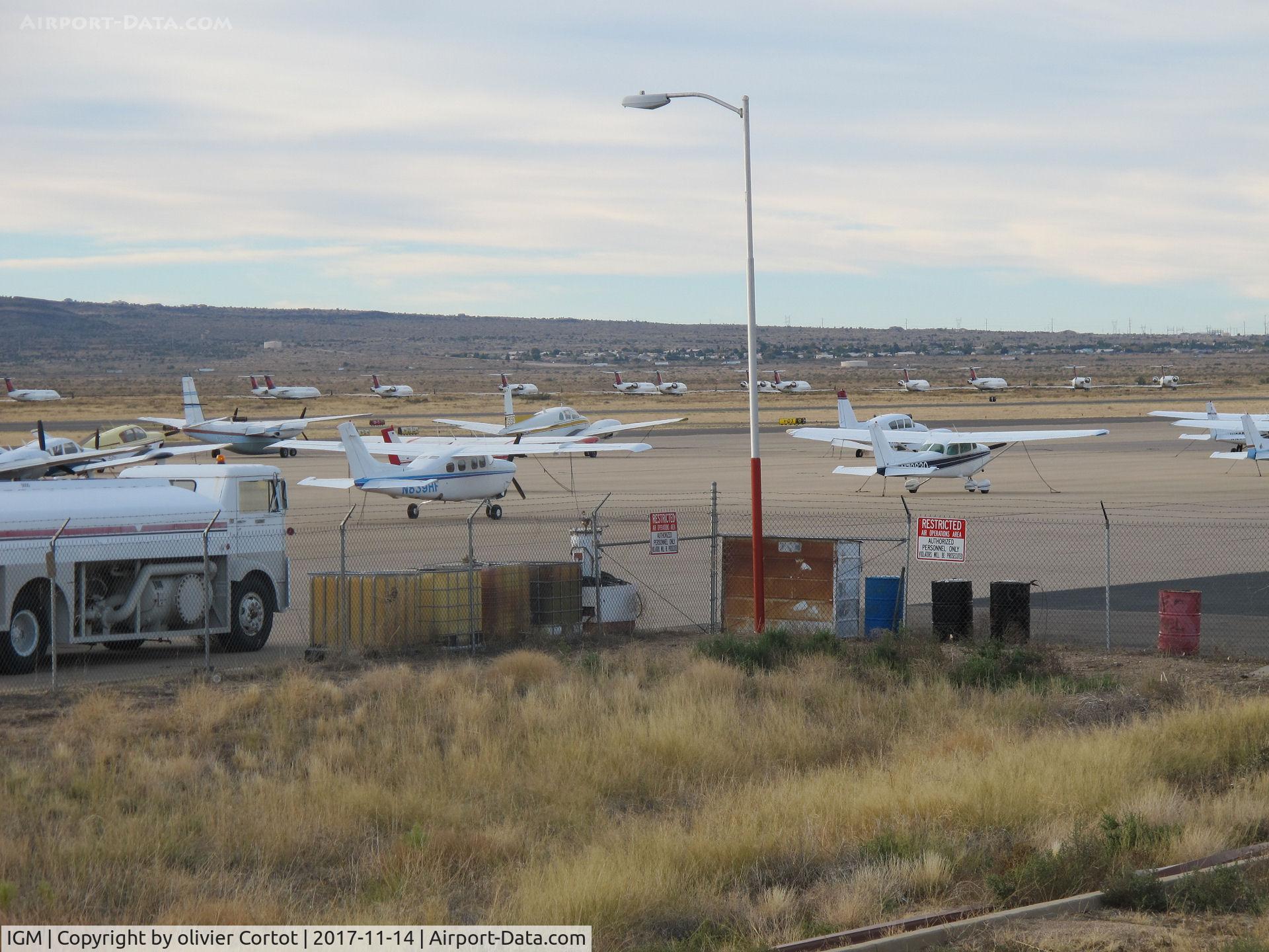 Kingman Airport (IGM) - the tarmac