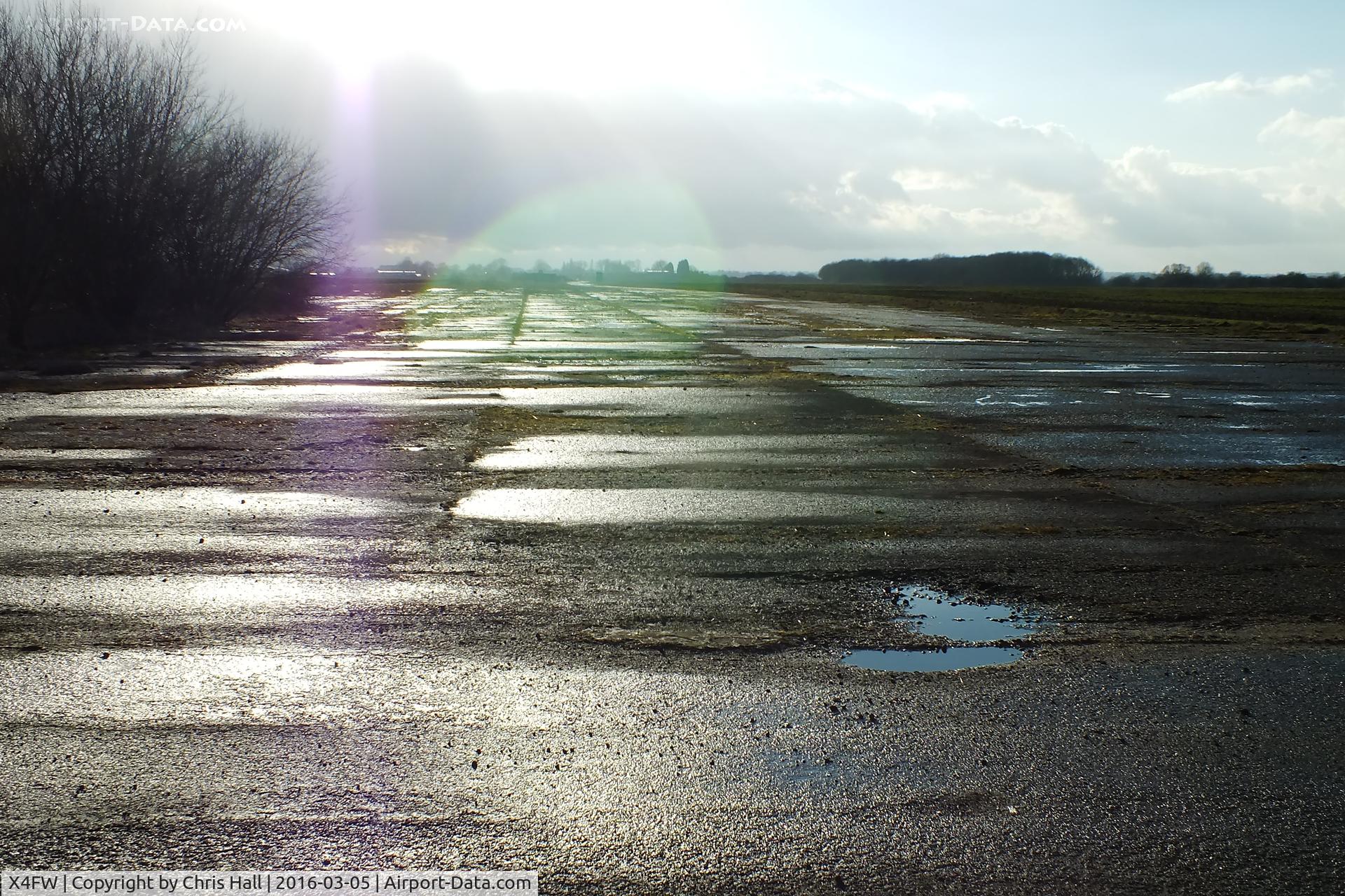 X4FW Airport - the disused runway at RAF Faldingworth 