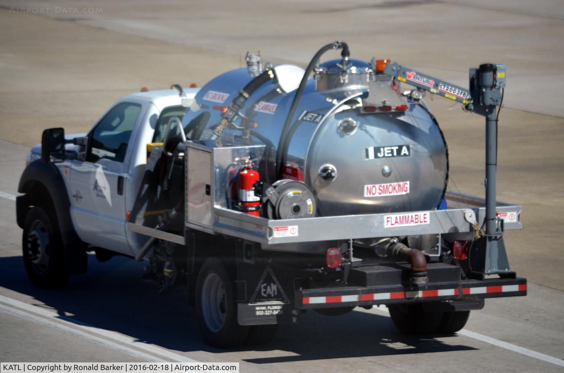 Hartsfield - Jackson Atlanta International Airport (ATL) - Delta Jet A fuel truck
