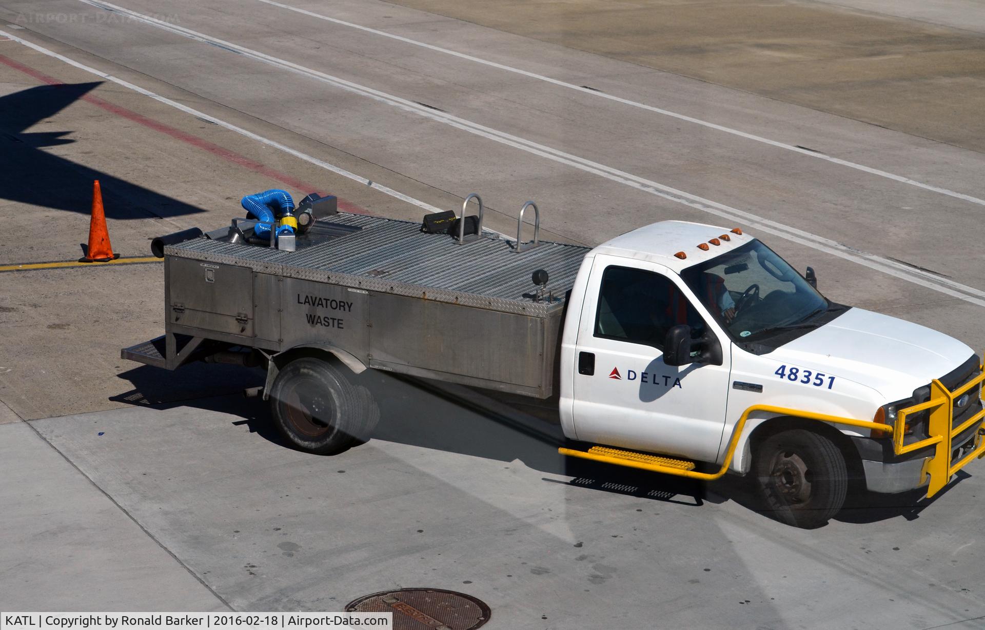 Hartsfield - Jackson Atlanta International Airport (ATL) - Delta Lavatory service vehicle 48351