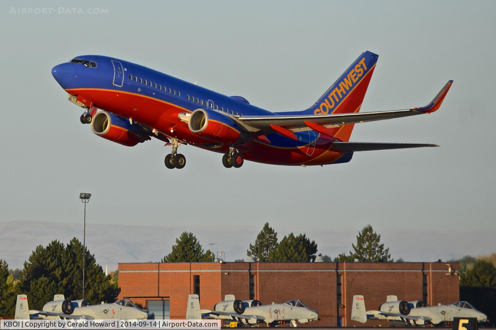 Boise Air Terminal/gowen Fld Airport (BOI) - Early morning Southwest flight leaving BOI.